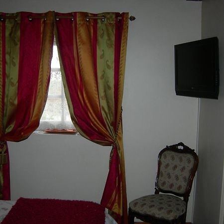 La Ferme Rose Bed & Breakfast Сержи Екстериор снимка