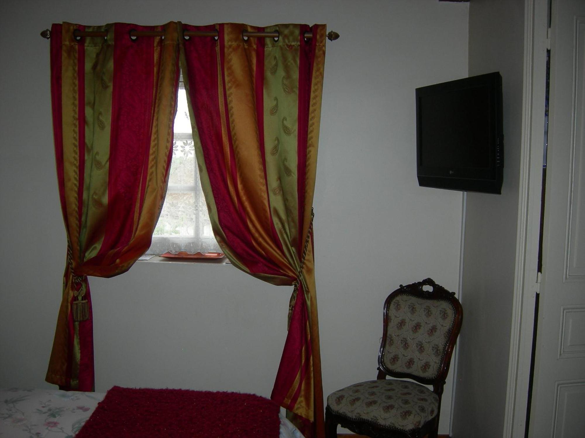La Ferme Rose Bed & Breakfast Сержи Екстериор снимка